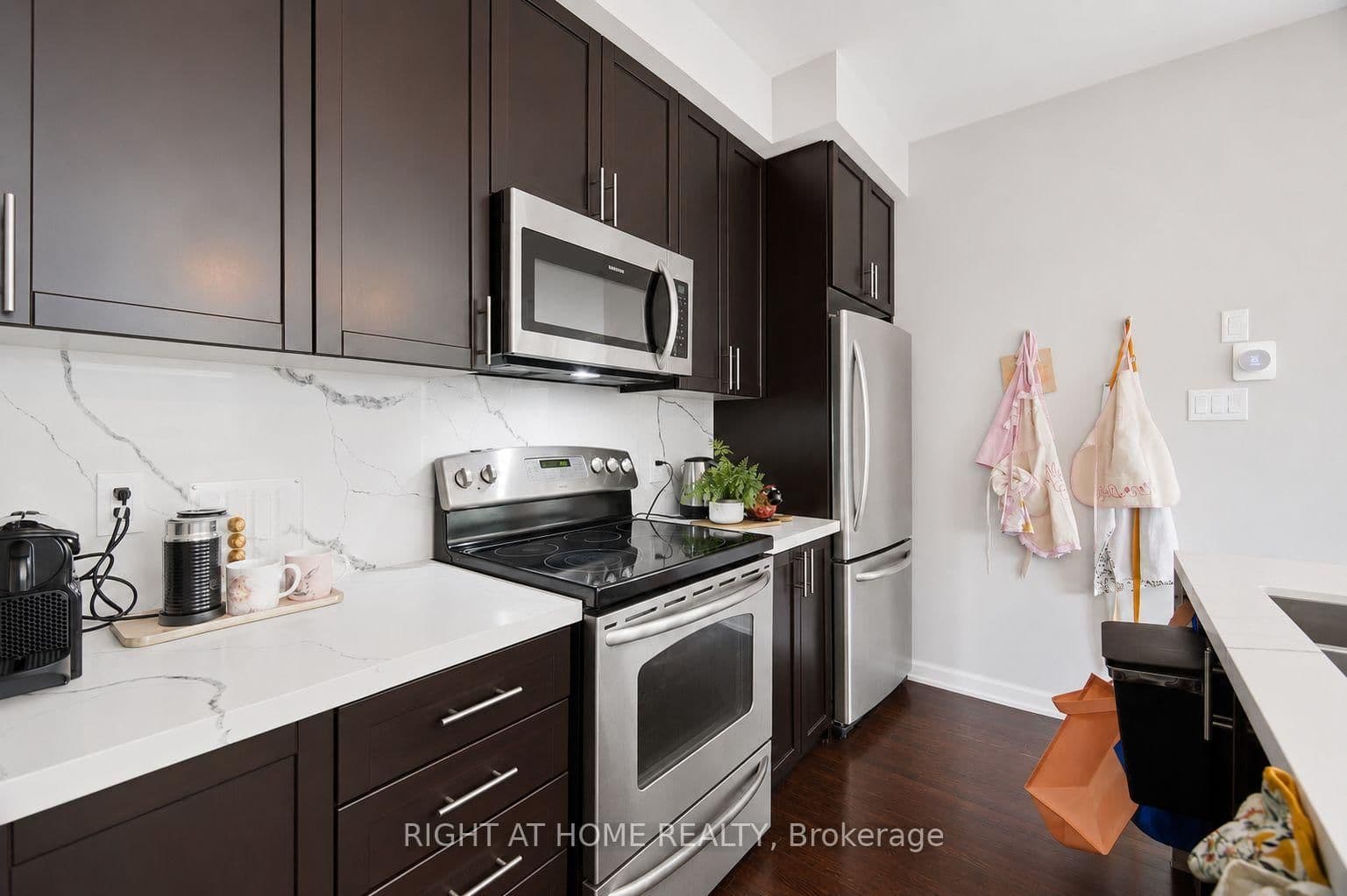 165 Hampshire Way, Unit 153 thumbnail 17