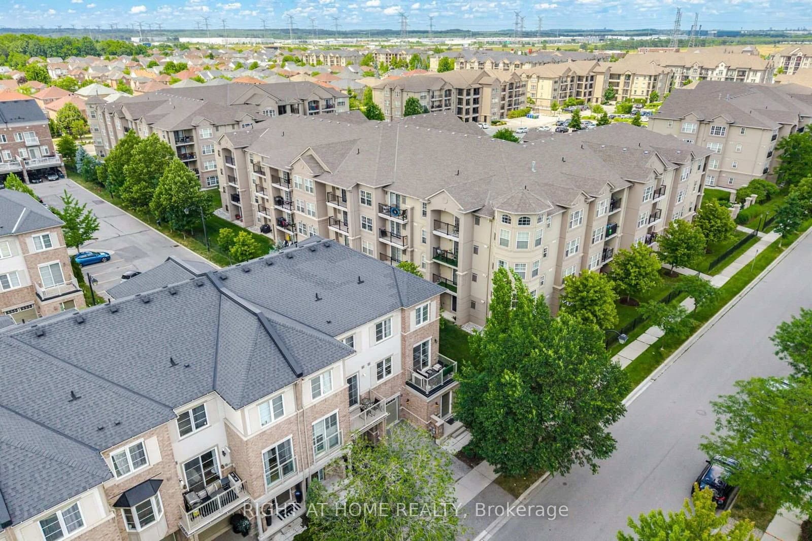 165 Hampshire Way, Unit 153 thumbnail 2