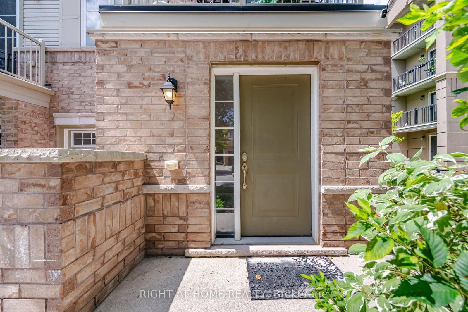 165 Hampshire Way, Unit 153 thumbnail 4