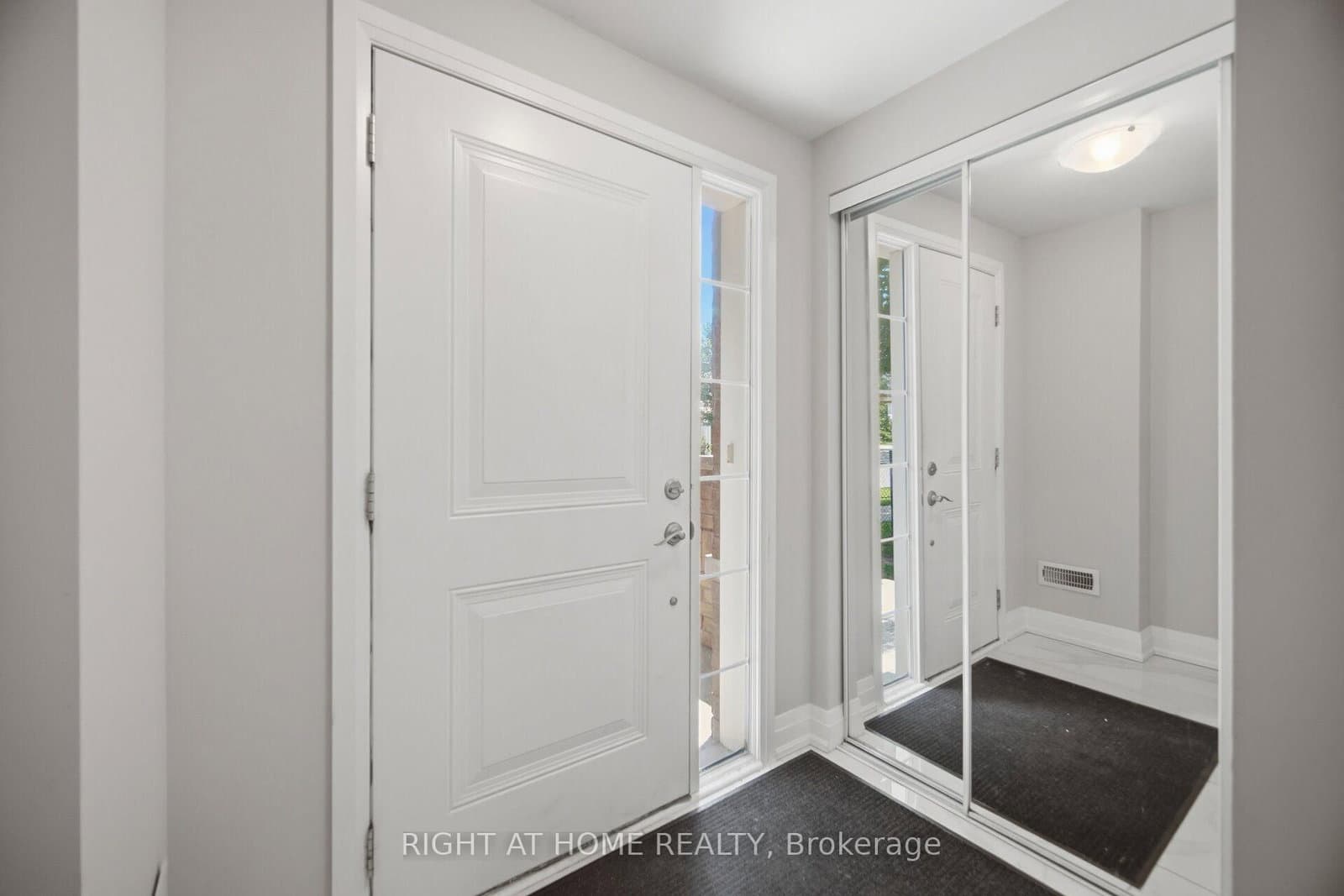 165 Hampshire Way, Unit 153 thumbnail 5