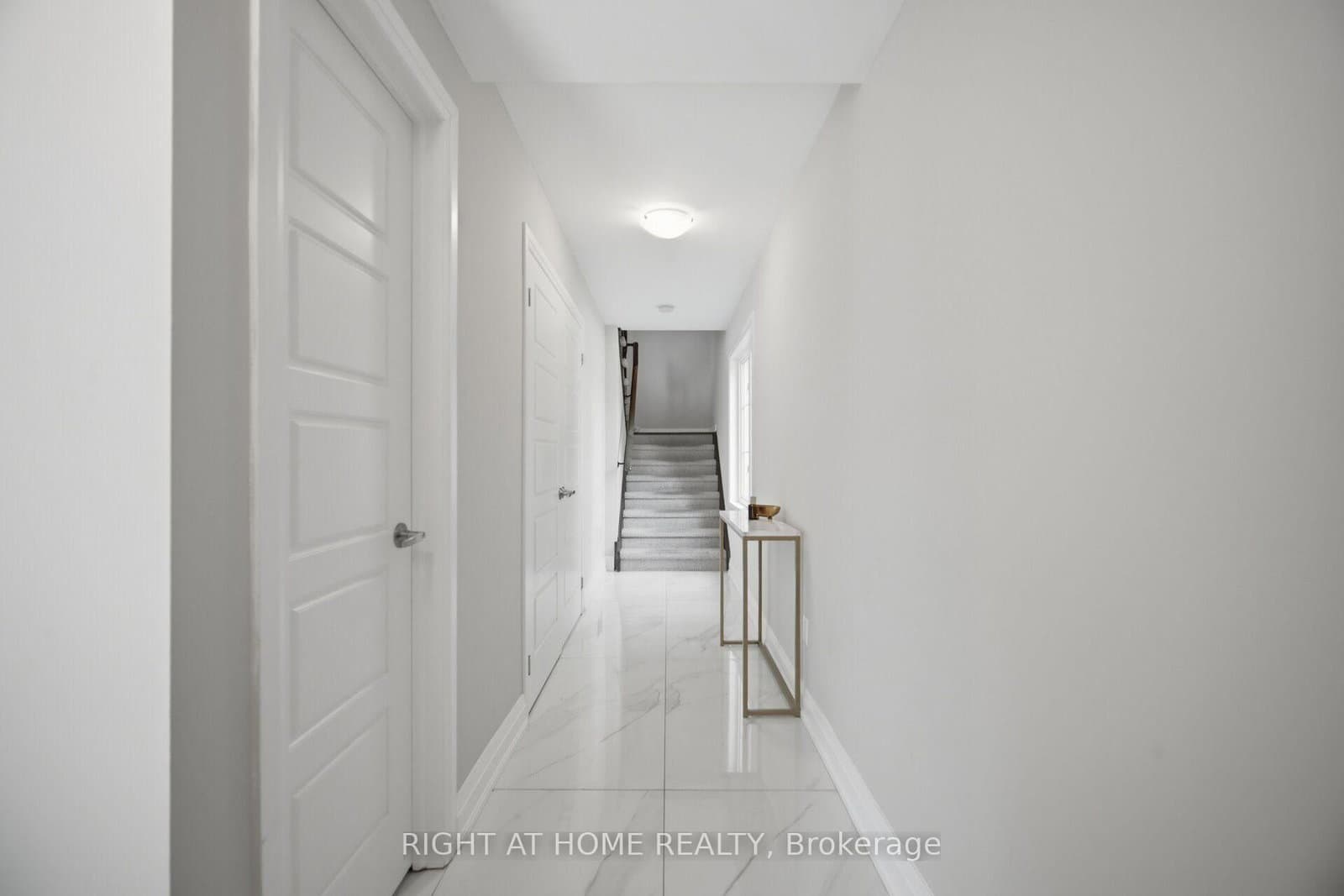165 Hampshire Way, Unit 153 thumbnail 6