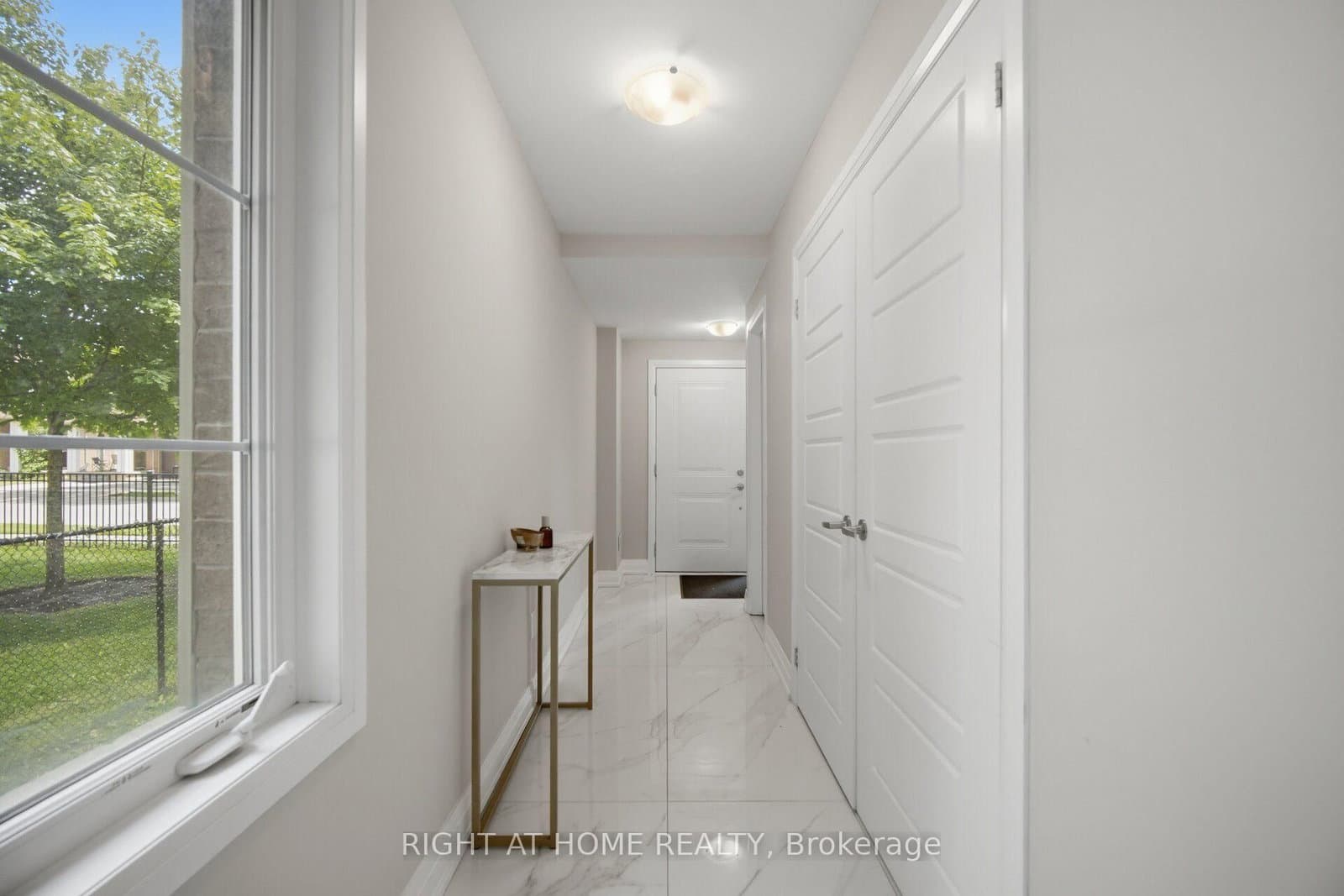 165 Hampshire Way, Unit 153 thumbnail 7