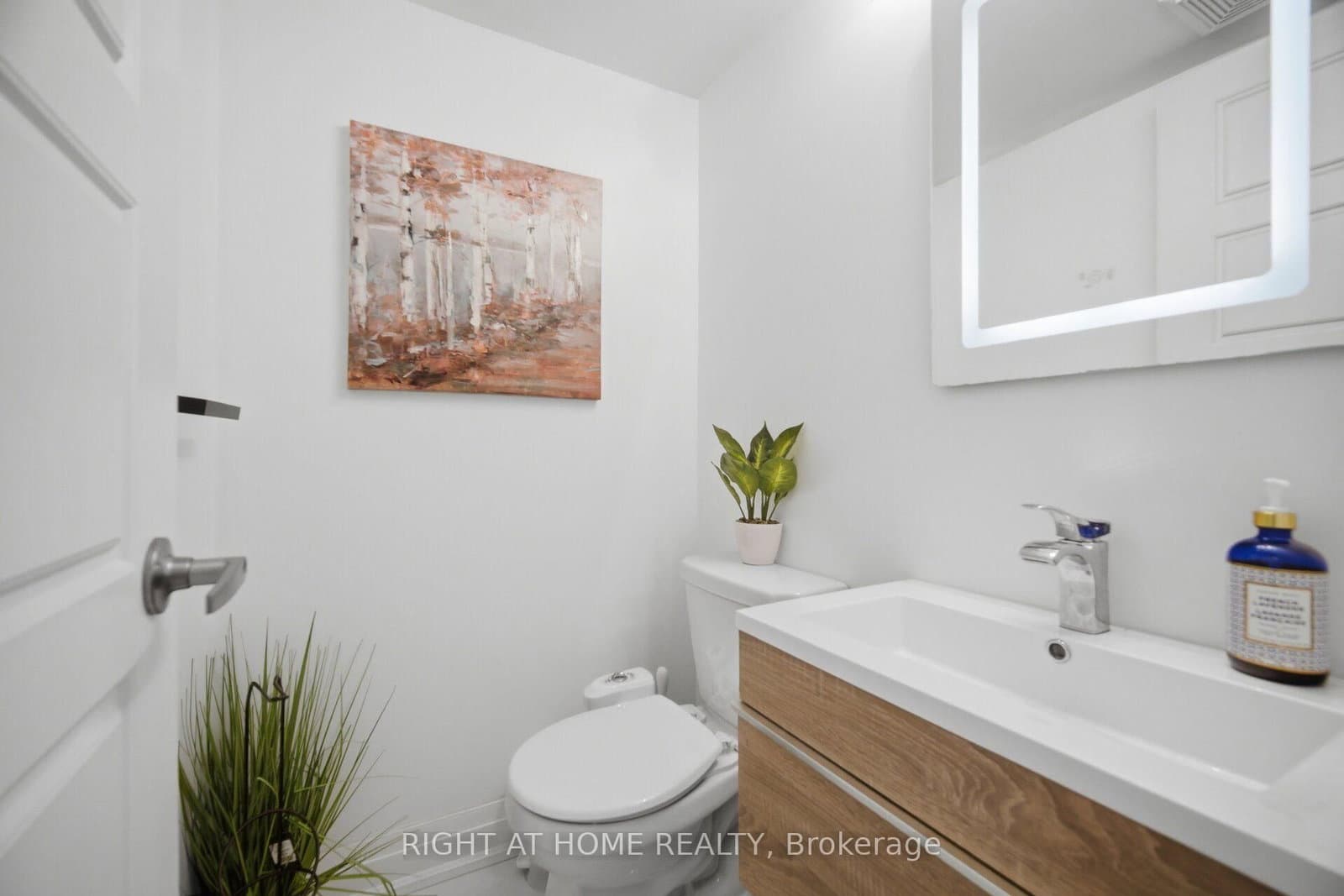 165 Hampshire Way, Unit 153 thumbnail 8