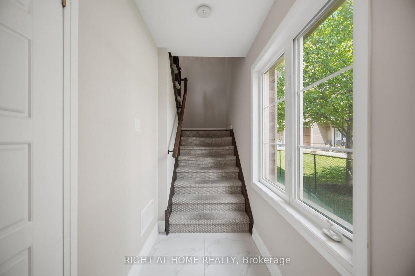 165 Hampshire Way, Unit 153 thumbnail 9