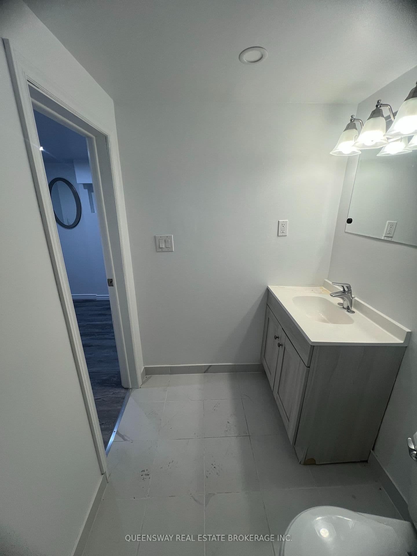 1389 Lansdowne Avenue thumbnail 2