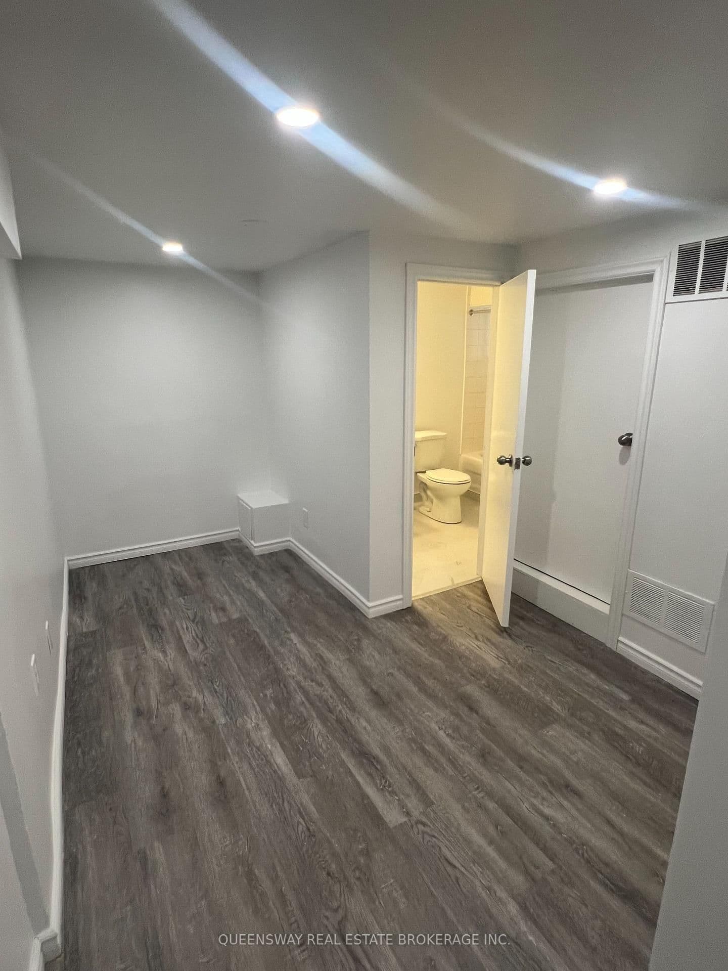 1389 Lansdowne Avenue thumbnail 3