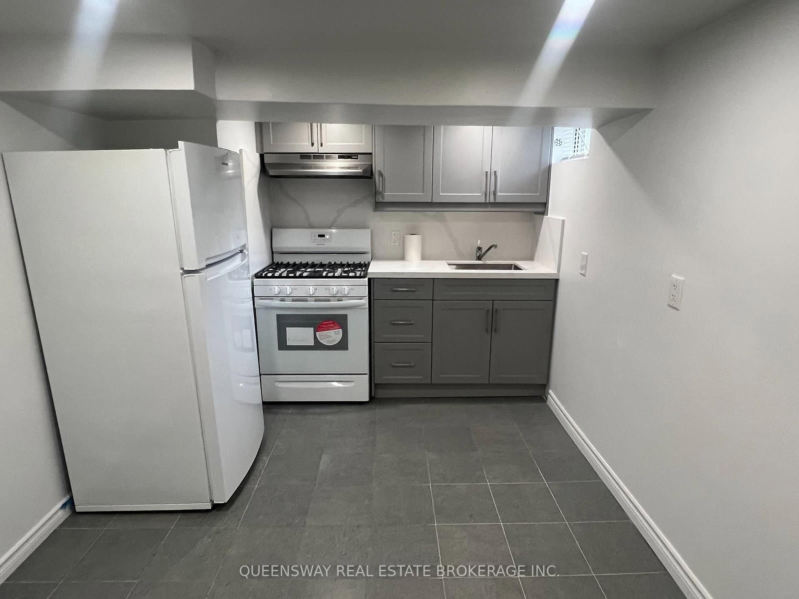 1389 Lansdowne Avenue thumbnail 7
