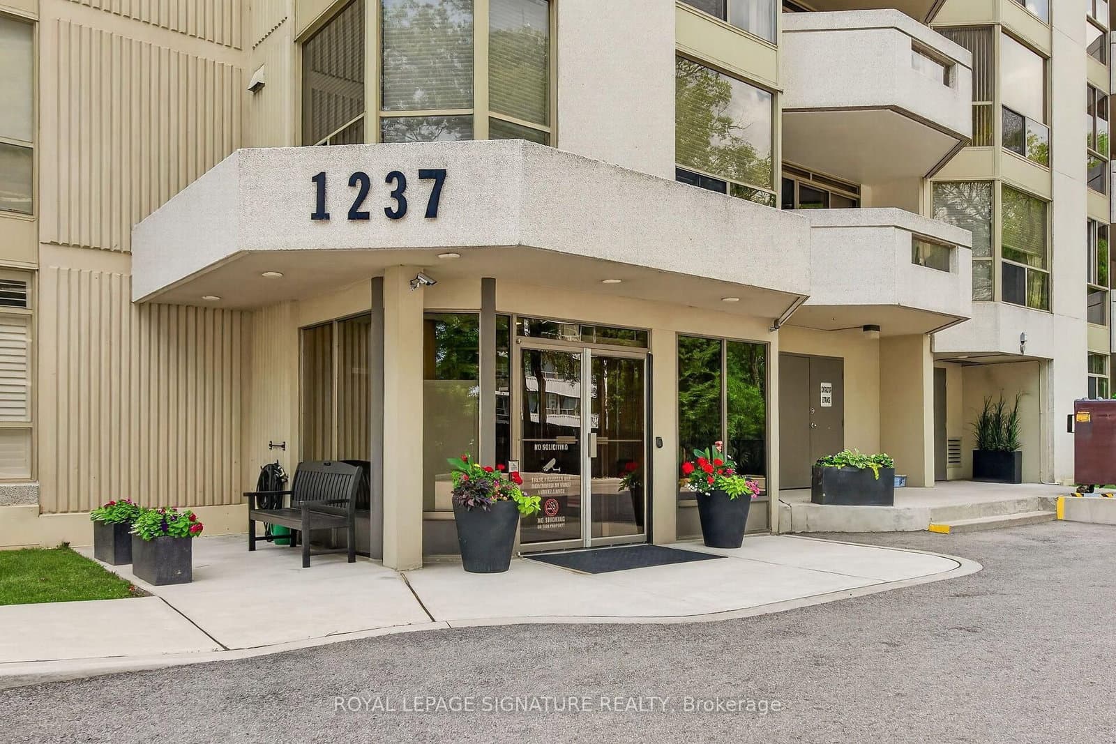 1237 North Shore Boulevard E, Unit 405 thumbnail 2