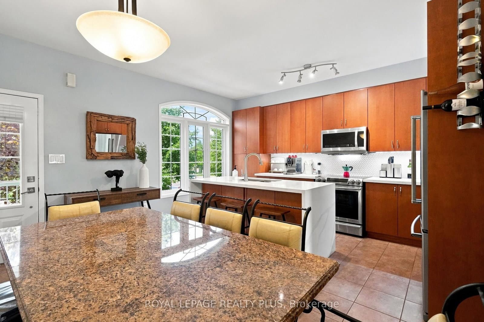 2333 Sutton Drive thumbnail 8