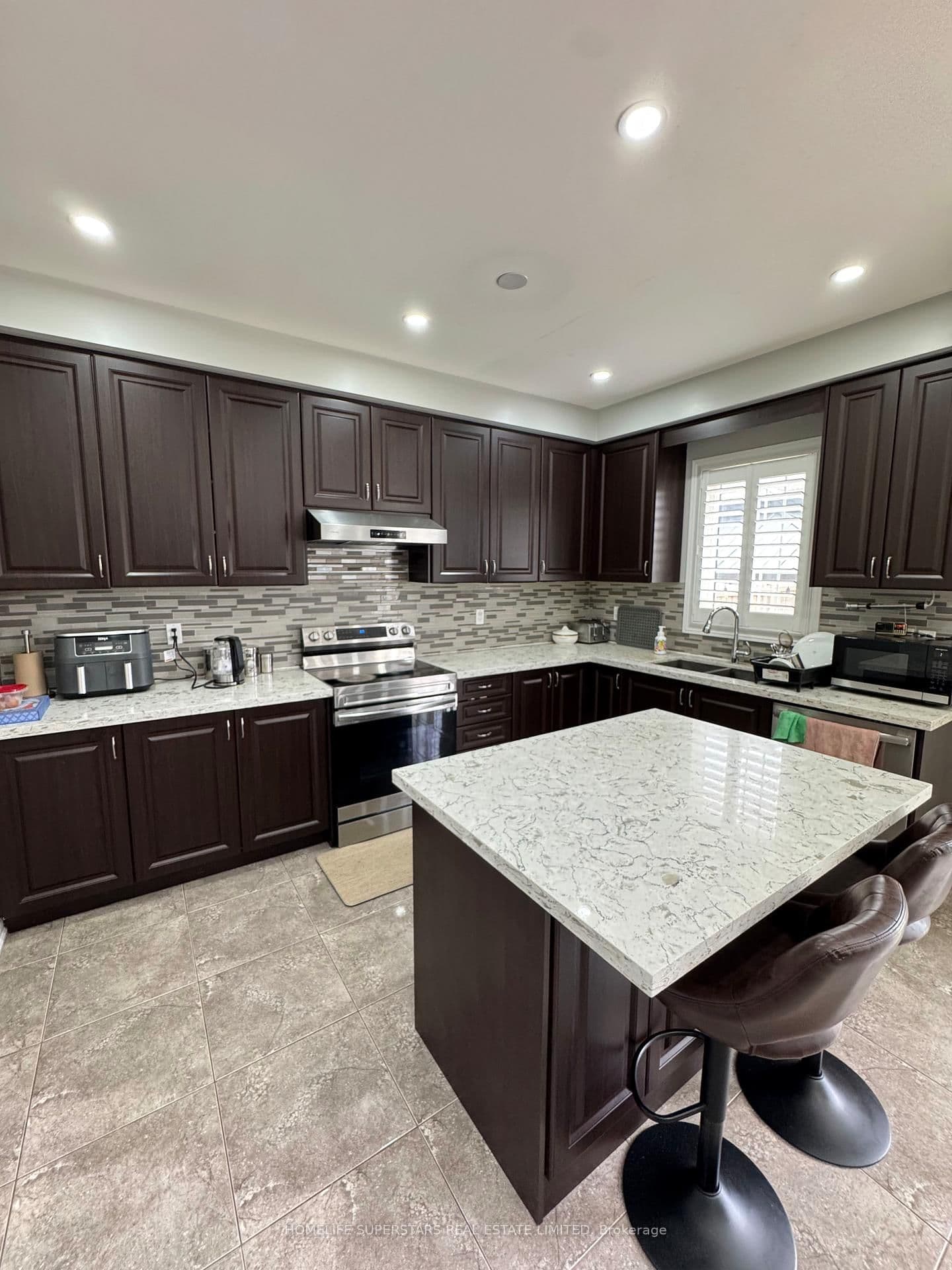 126 Martin Byrne Drive thumbnail 15