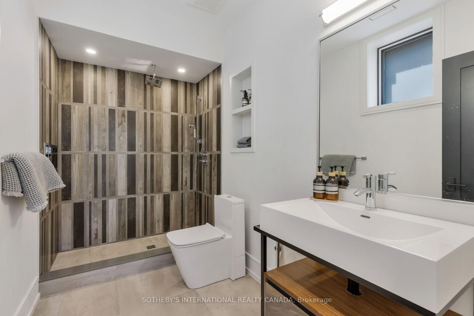 85 Kingsway Crescent thumbnail 40