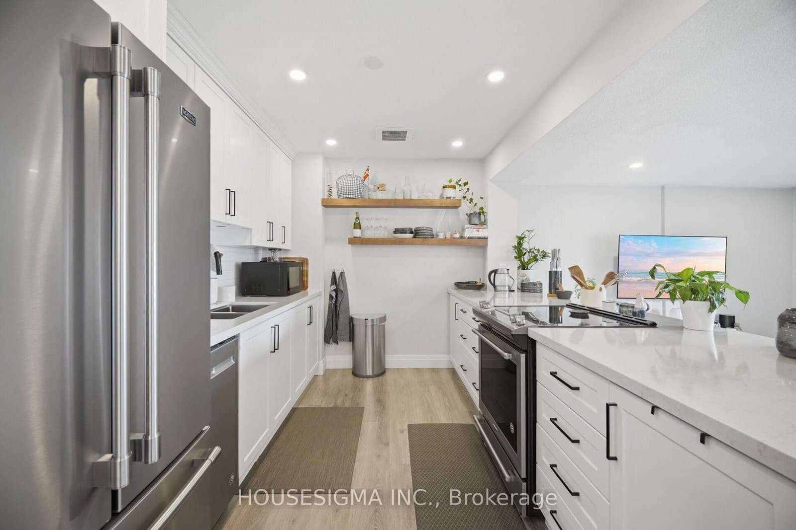 15 Elizabeth Street N, Unit 801 - Image 1