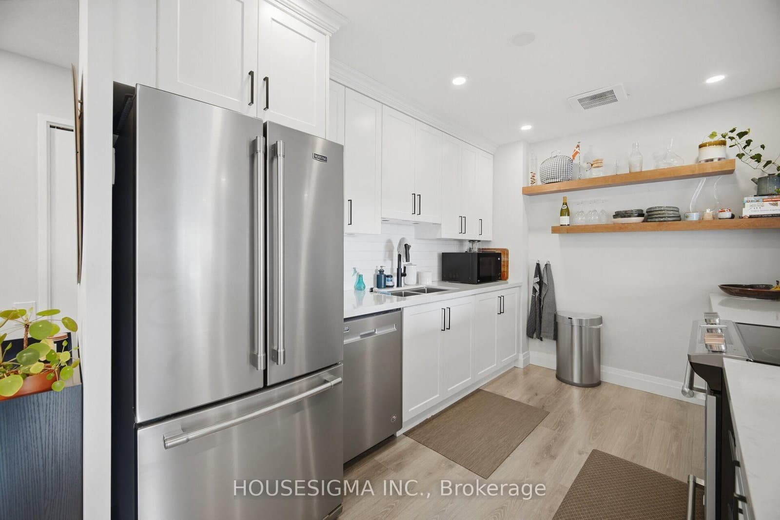 15 Elizabeth Street N, Unit 801 thumbnail 17