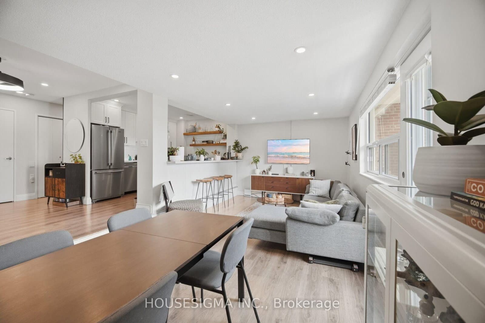 15 Elizabeth Street N, Unit 801 thumbnail 21