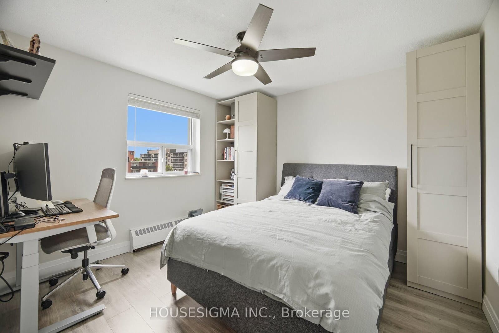 15 Elizabeth Street N, Unit 801 thumbnail 23