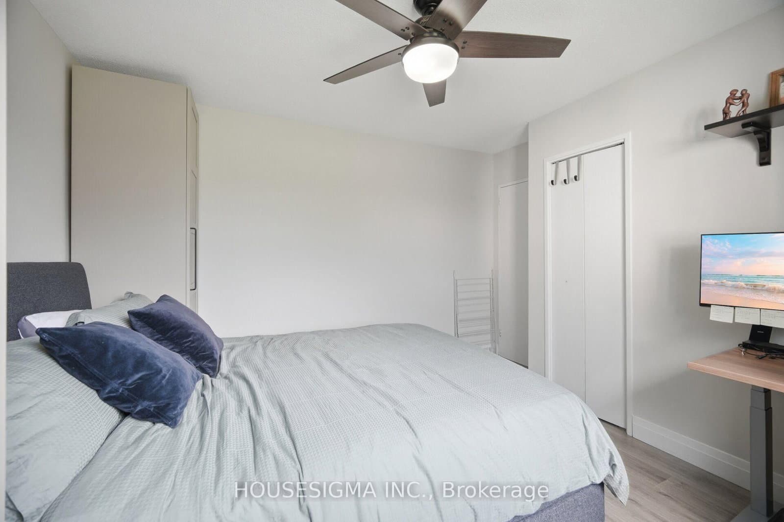 15 Elizabeth Street N, Unit 801 thumbnail 24