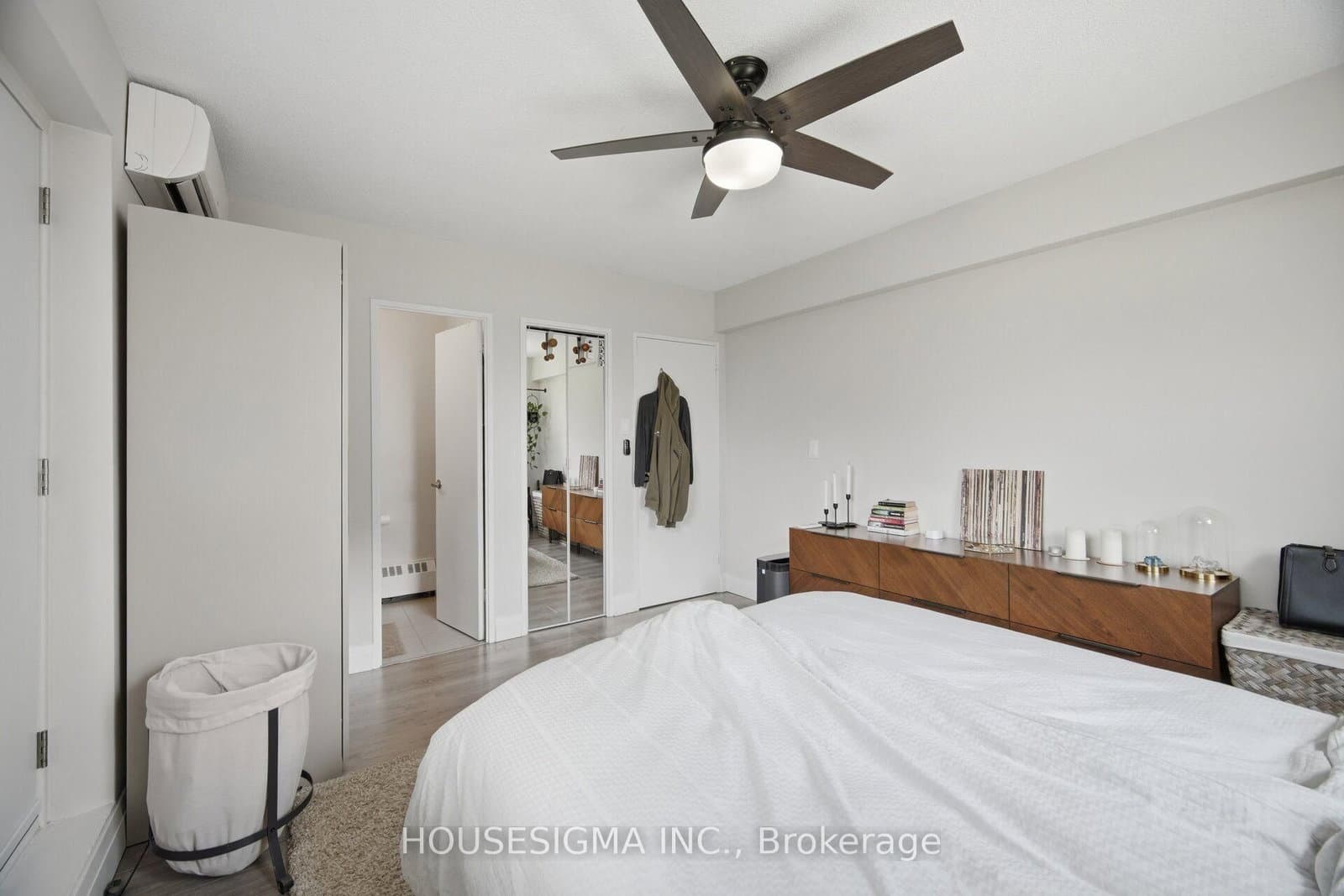 15 Elizabeth Street N, Unit 801 thumbnail 29