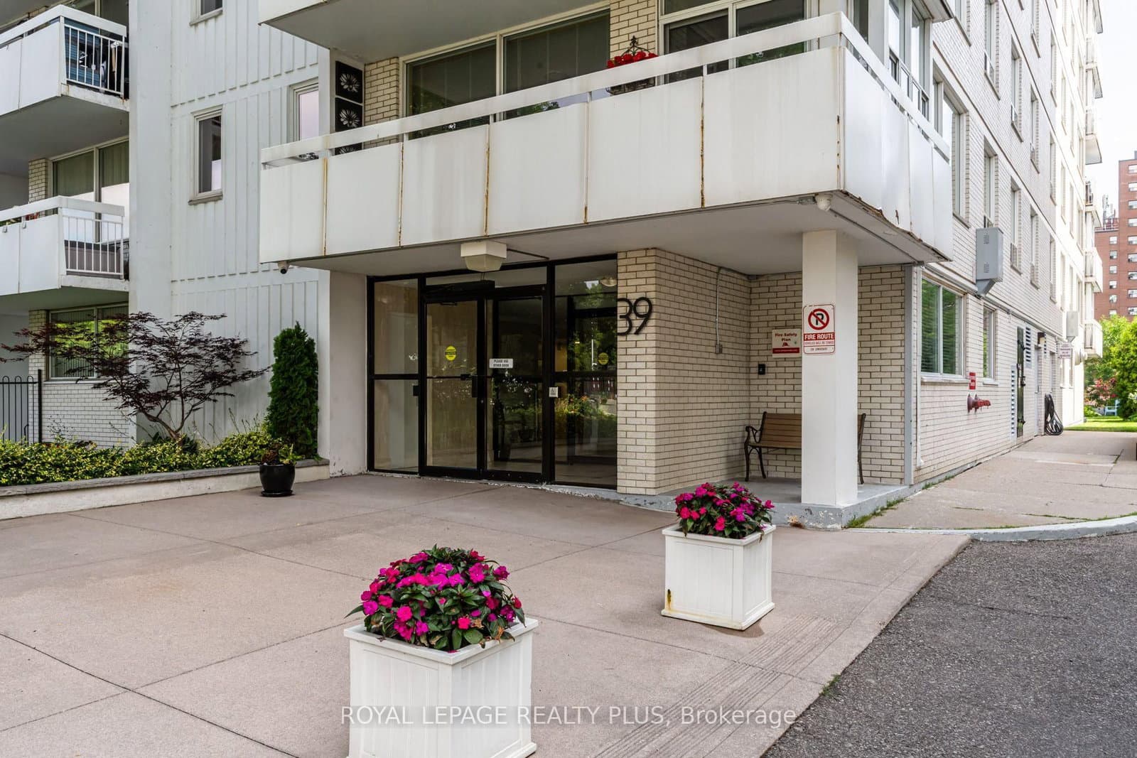 39 Stavebank Road N, Unit PH 4 thumbnail 3
