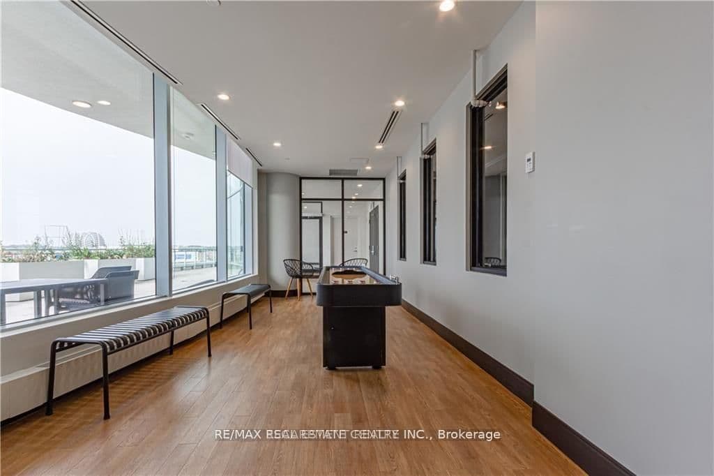 2520 Eglinton Avenue W, Unit 403 thumbnail 18