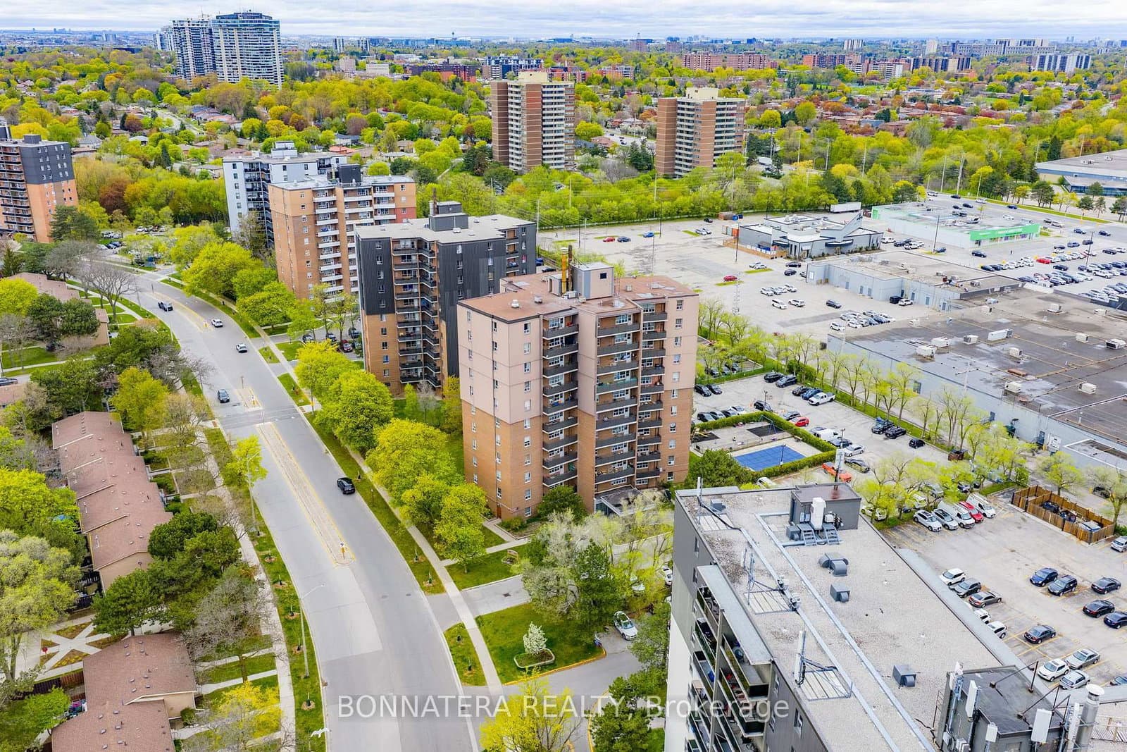 #905 - 3065 Queen Frederica Drive