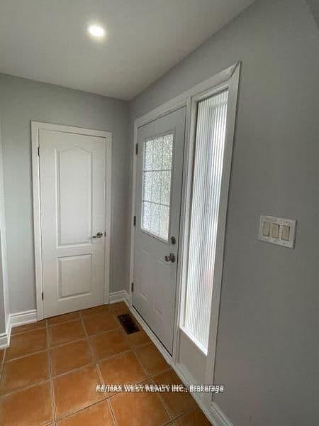 3165 Weston Road, Unit Upper thumbnail 3