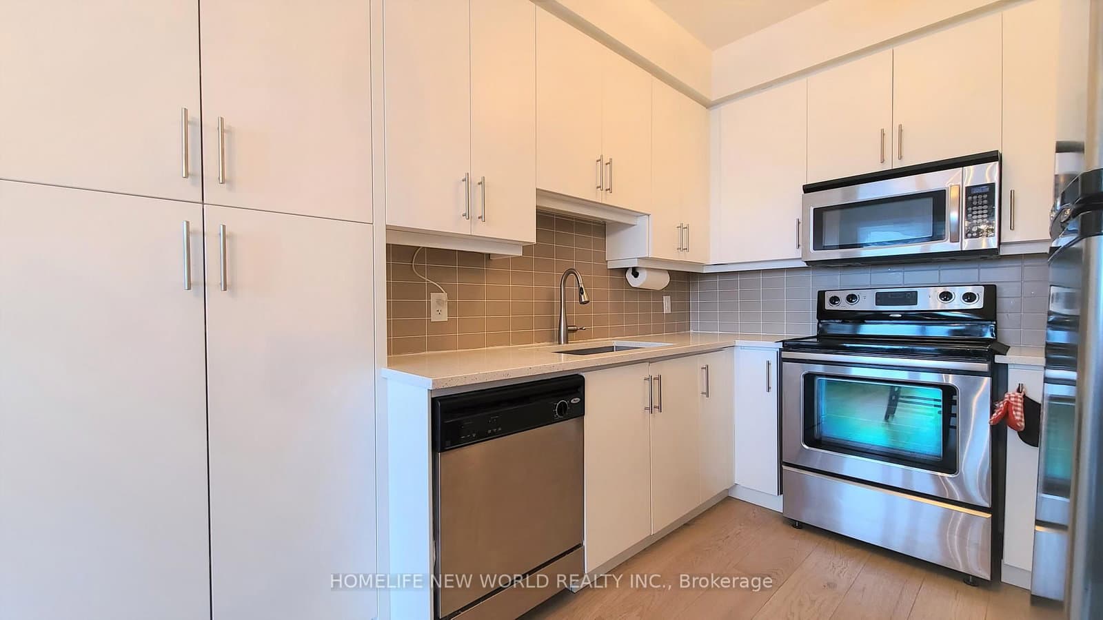 1 Hurontario Street, Unit 505 thumbnail 3
