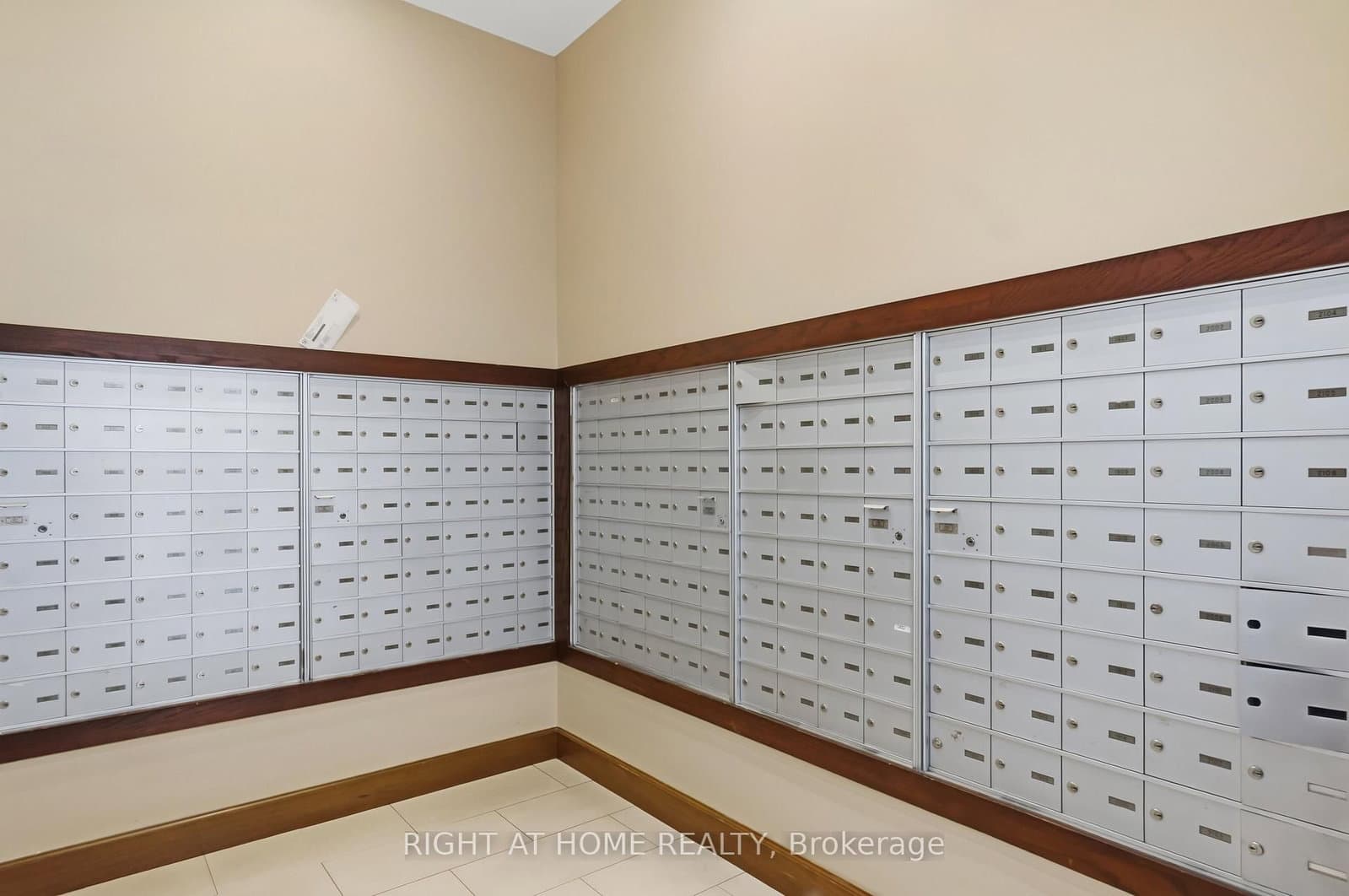 1359 E Rathburn Road E, Unit 1007 thumbnail 28