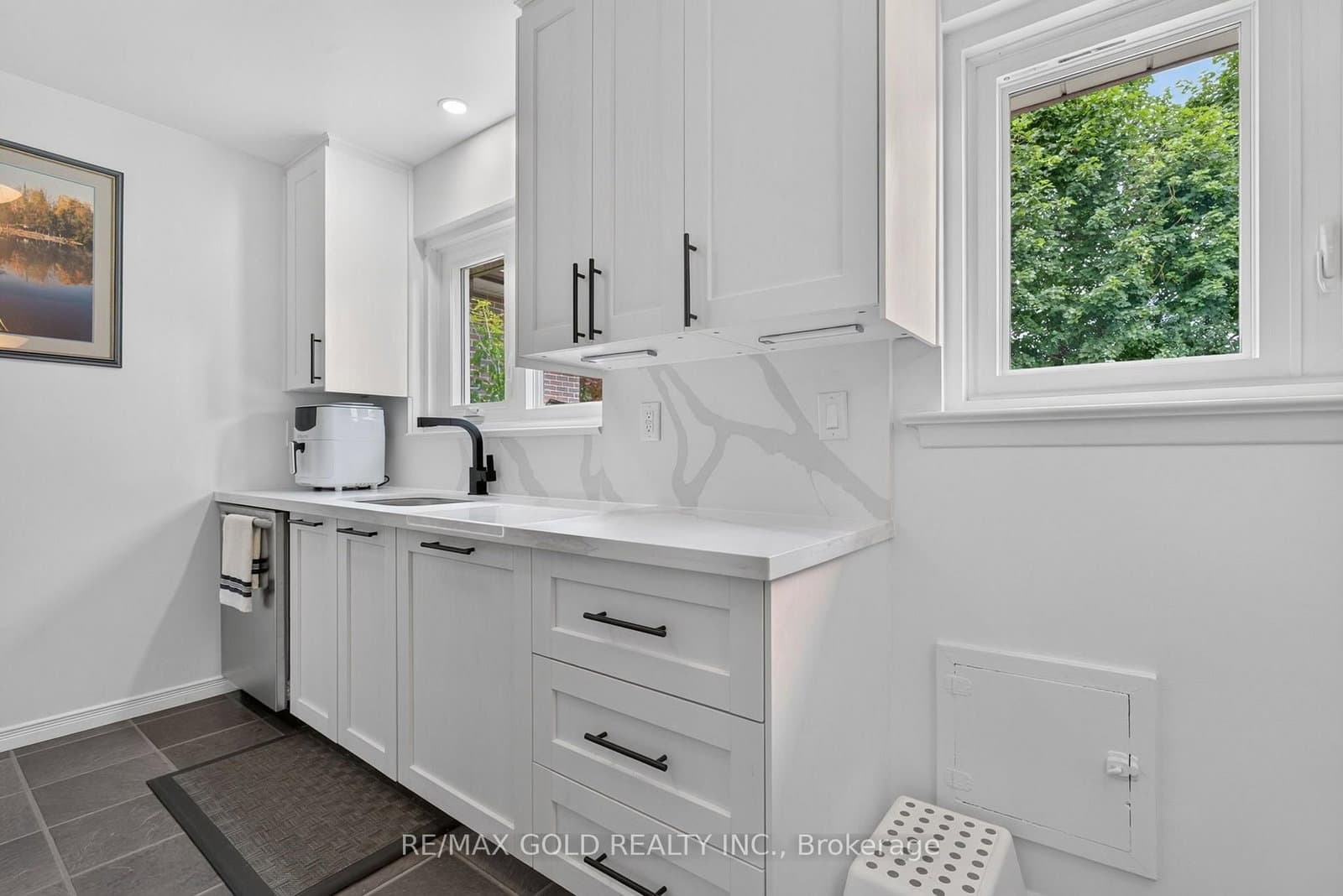 182 Mcmurchy Avenue S thumbnail 17