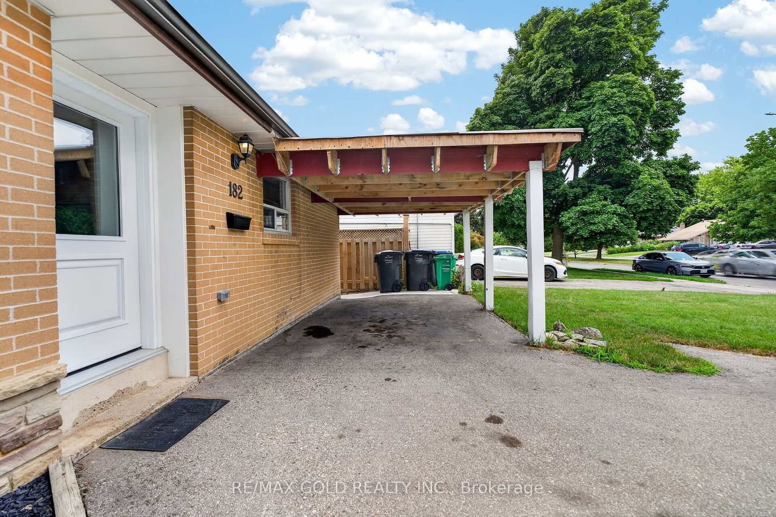 182 Mcmurchy Avenue S thumbnail 4
