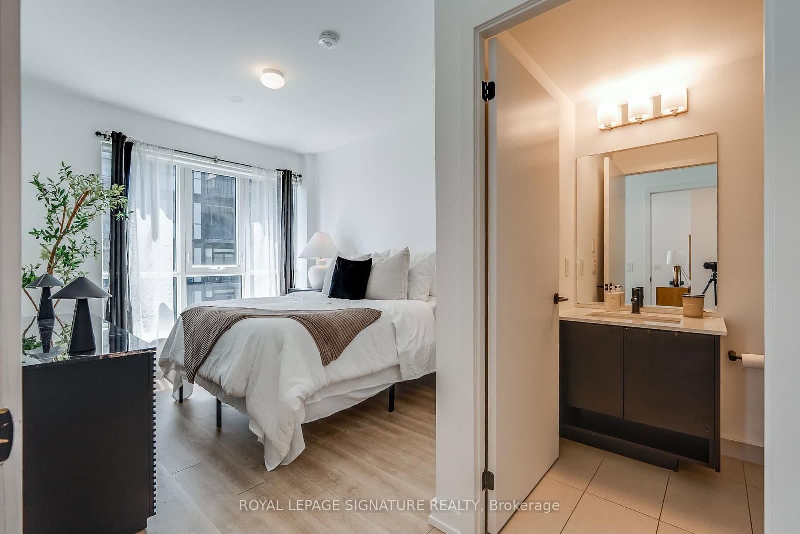 2300 St. Clair Avenue W, Unit 517 thumbnail 11