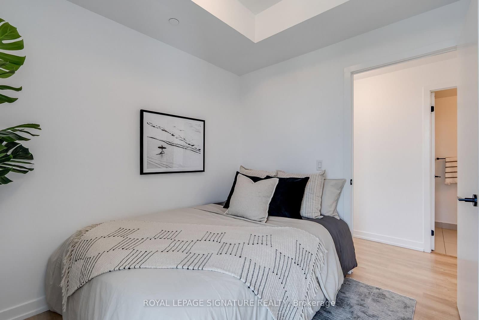 2300 St. Clair Avenue W, Unit 517 thumbnail 16