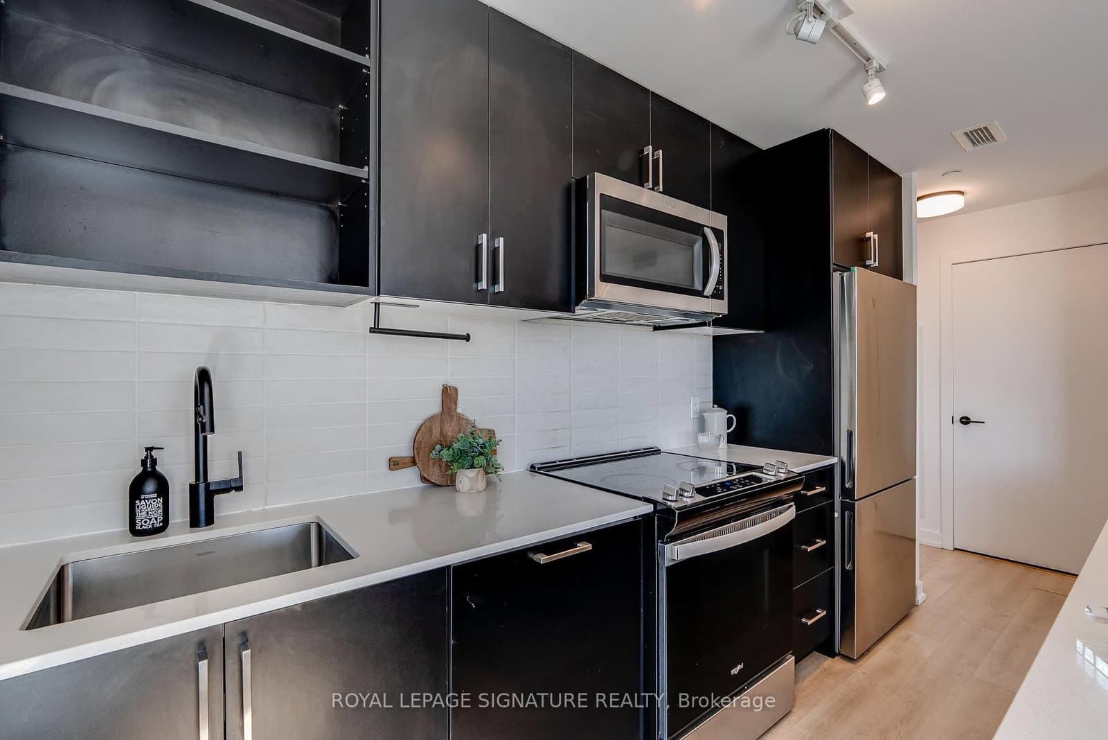 2300 St. Clair Avenue W, Unit 517 thumbnail 3