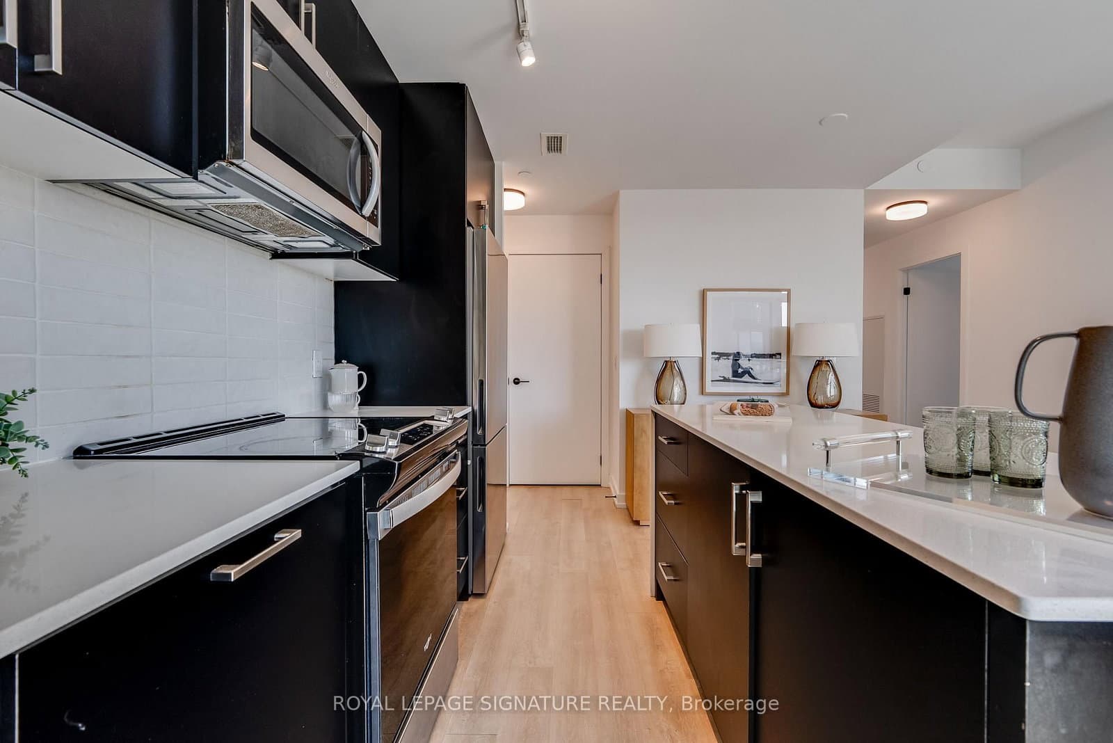 2300 St. Clair Avenue W, Unit 517 thumbnail 4
