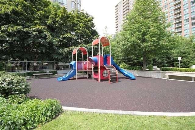 33 Elm Drive, Unit 1506 thumbnail 27