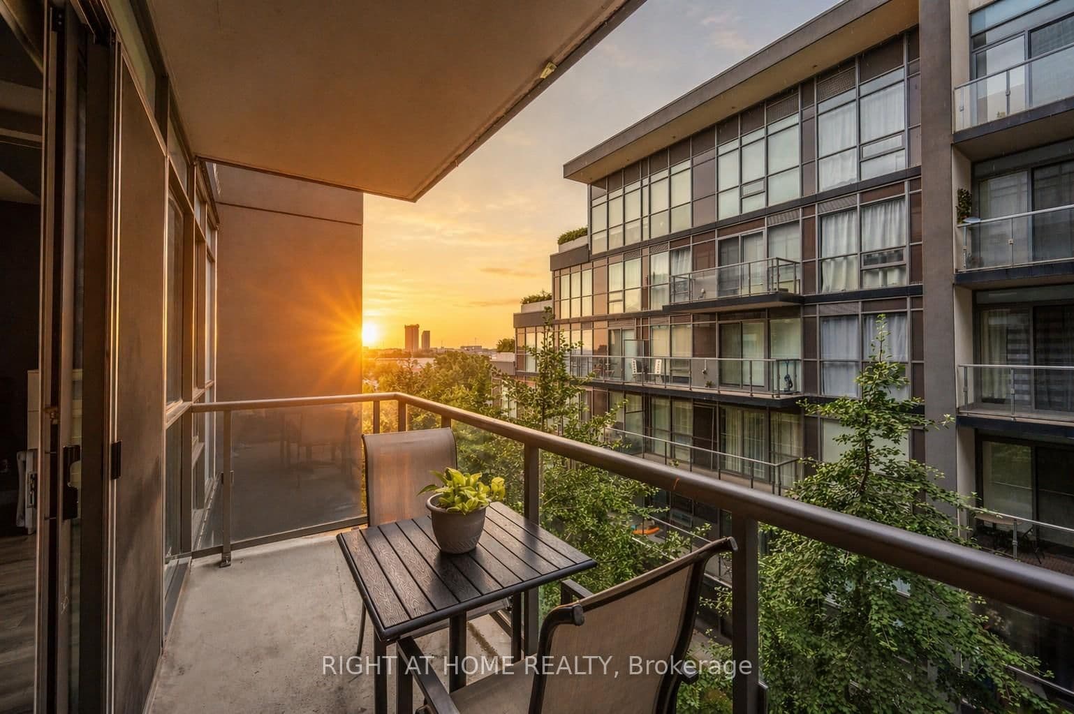 15 James Finlay Way, Unit 917 thumbnail 2