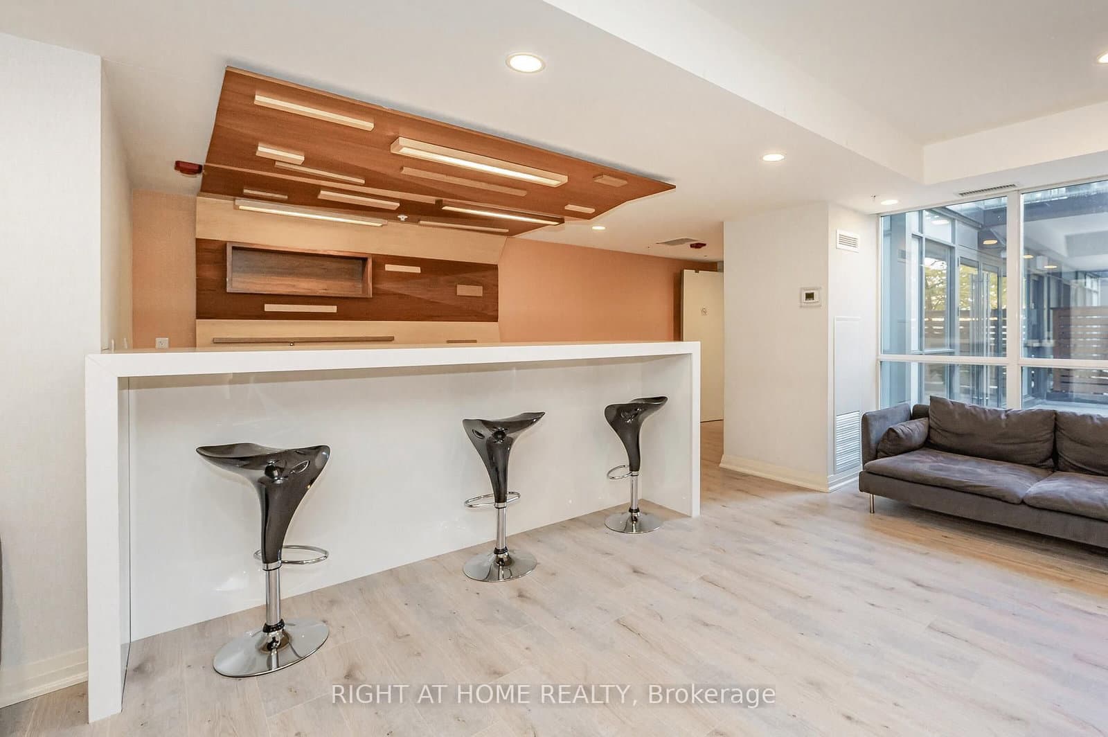 15 James Finlay Way, Unit 917 thumbnail 26