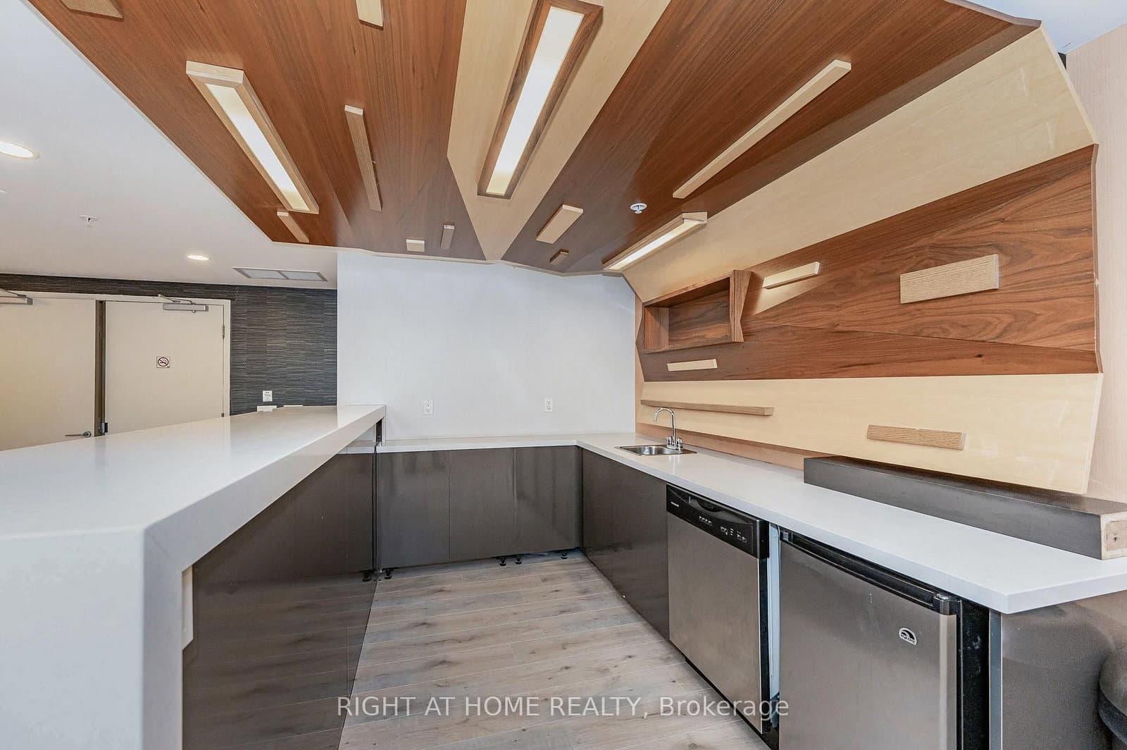 15 James Finlay Way, Unit 917 thumbnail 27