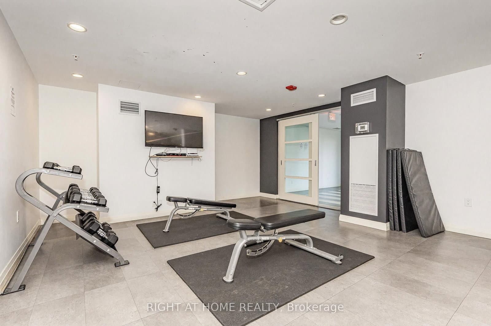 15 James Finlay Way, Unit 917 thumbnail 29