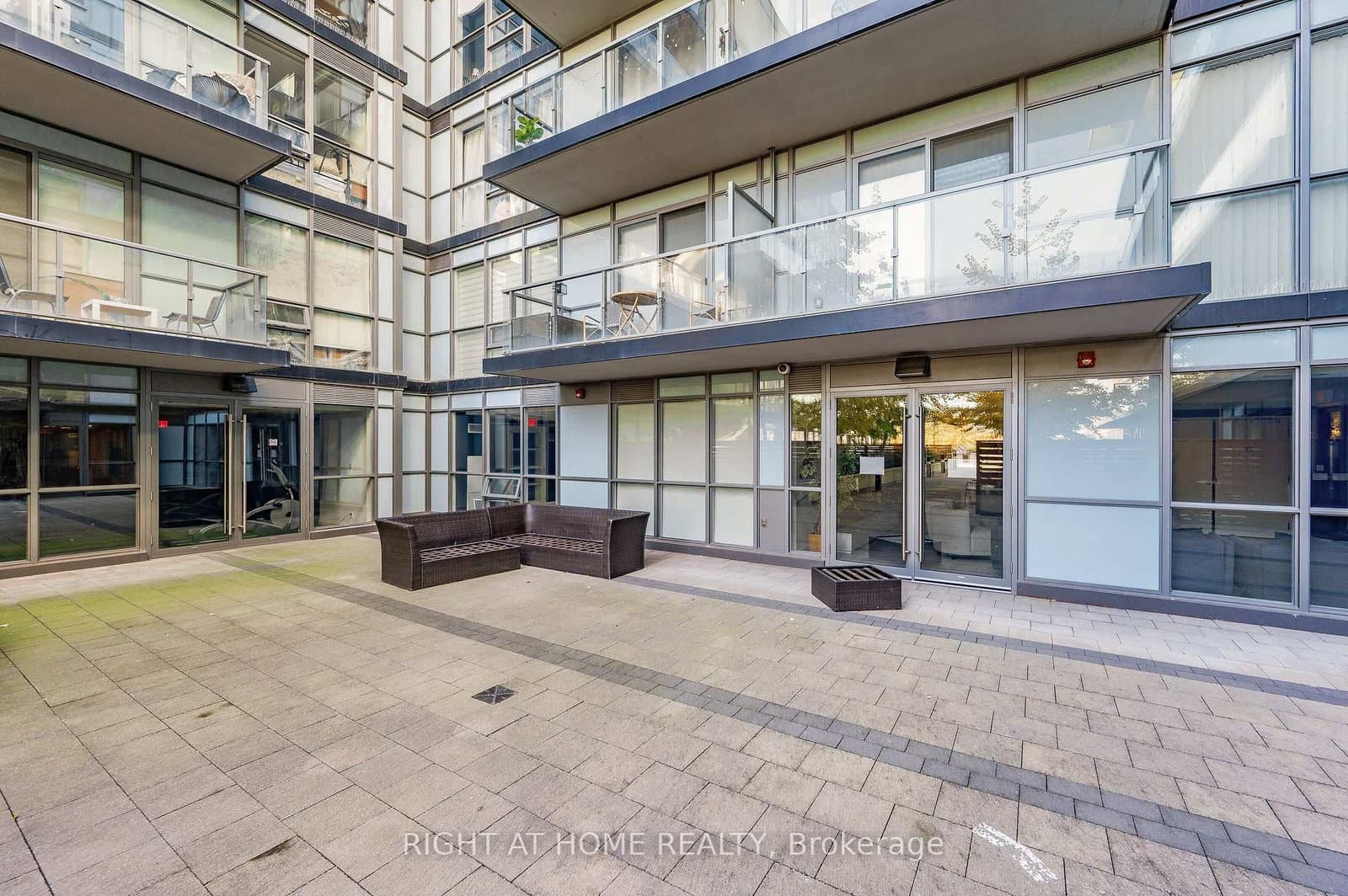 15 James Finlay Way, Unit 917 thumbnail 31