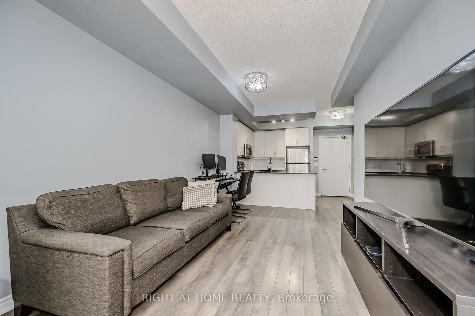15 James Finlay Way, Unit 917 thumbnail 5
