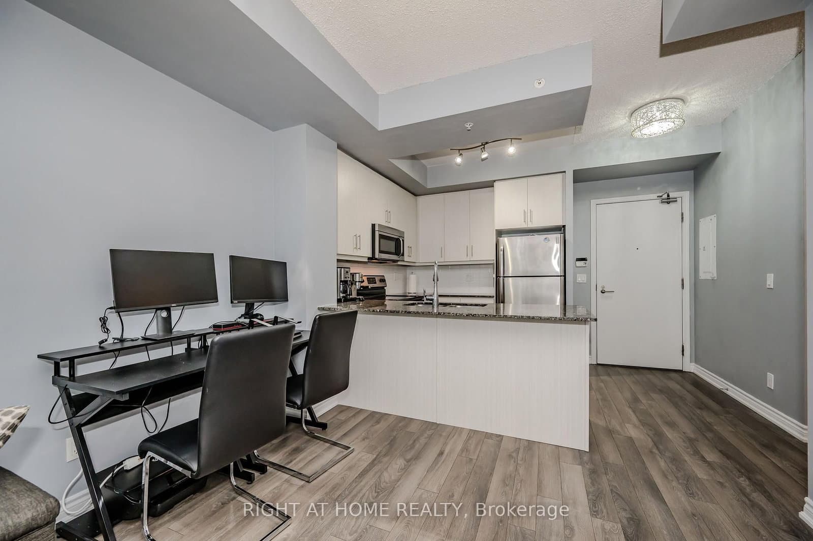 15 James Finlay Way, Unit 917 thumbnail 6