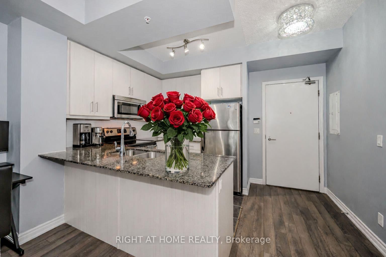 15 James Finlay Way, Unit 917 thumbnail 8