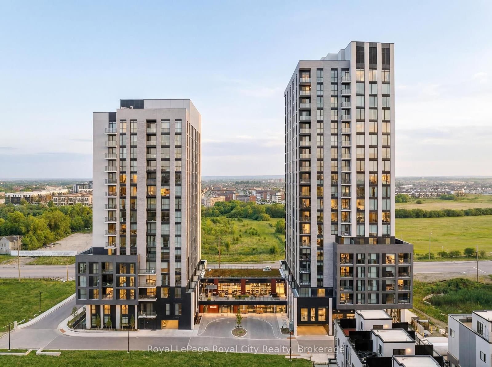 3071 Trafalgar Road, Unit 604 thumbnail 2