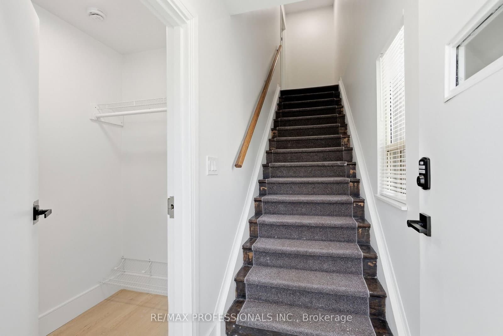 105 Cavell Avenue thumbnail 3