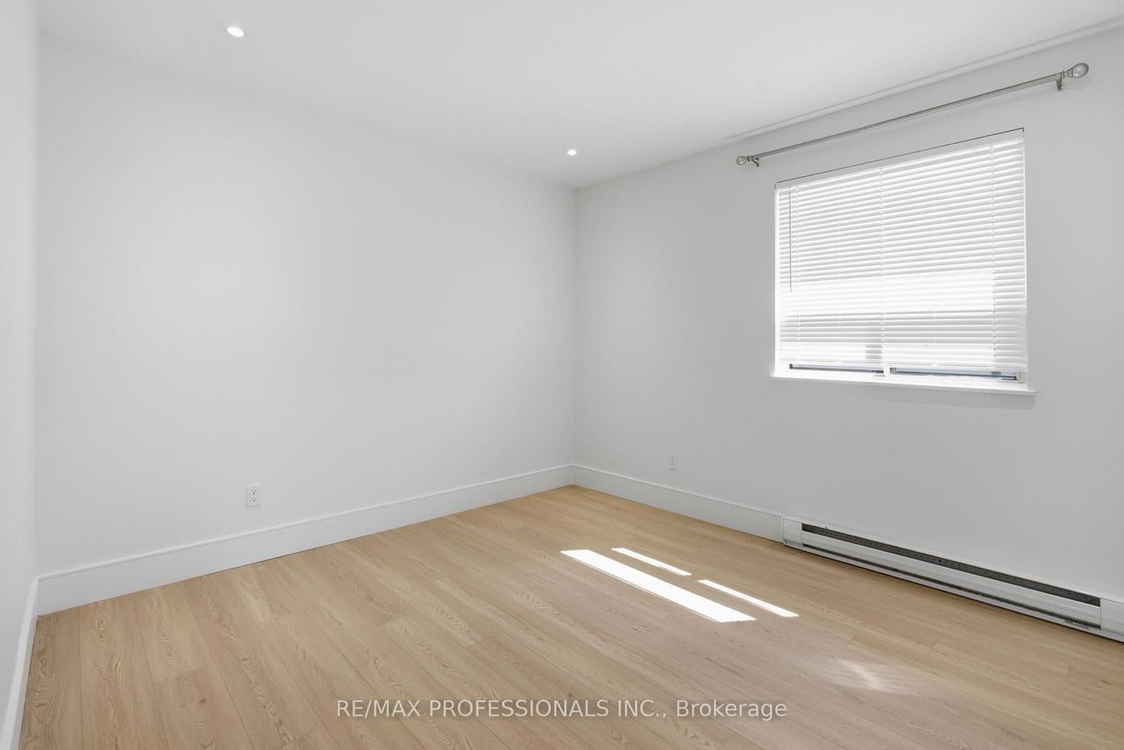105 Cavell Avenue thumbnail 32