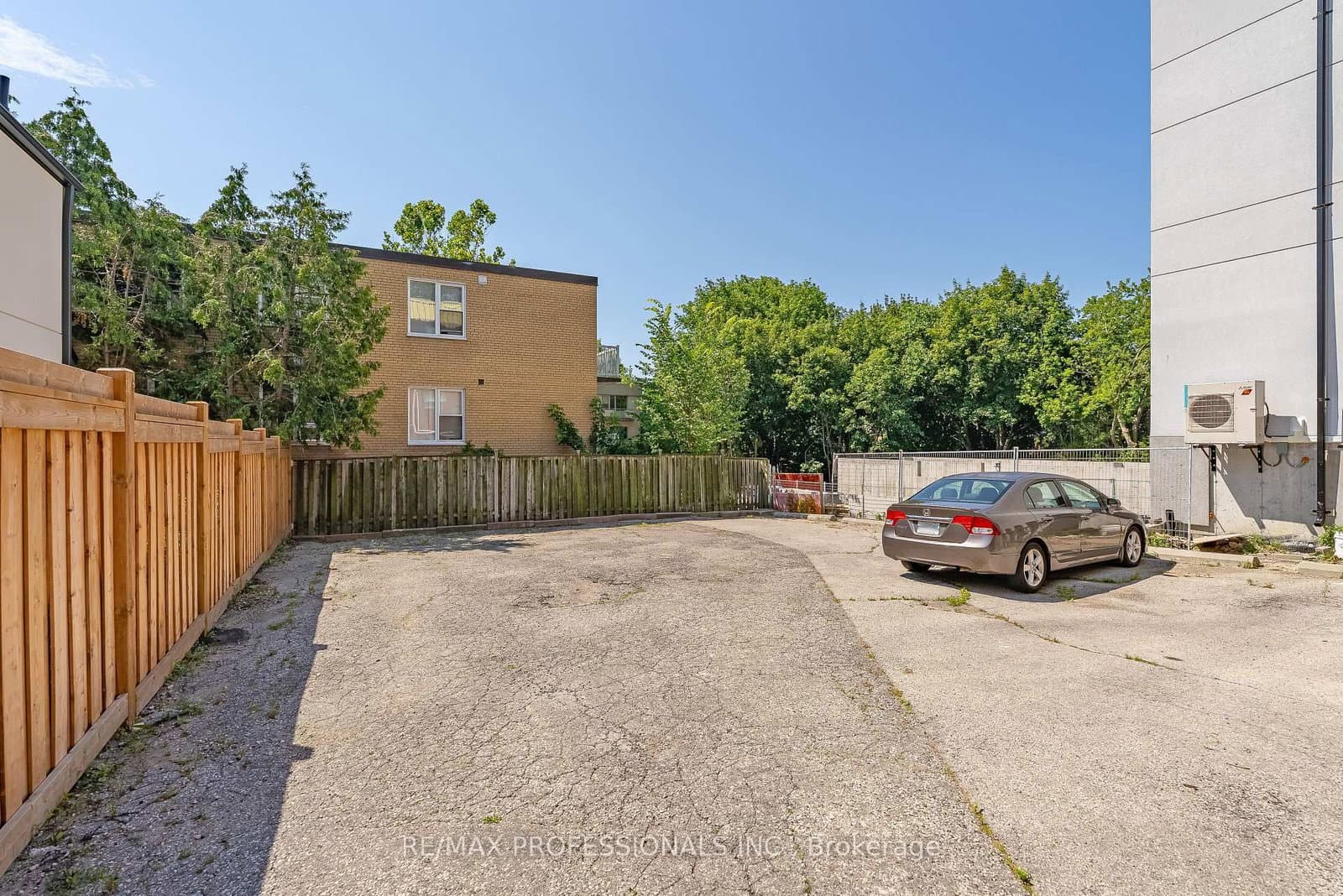 105 Cavell Avenue thumbnail 40