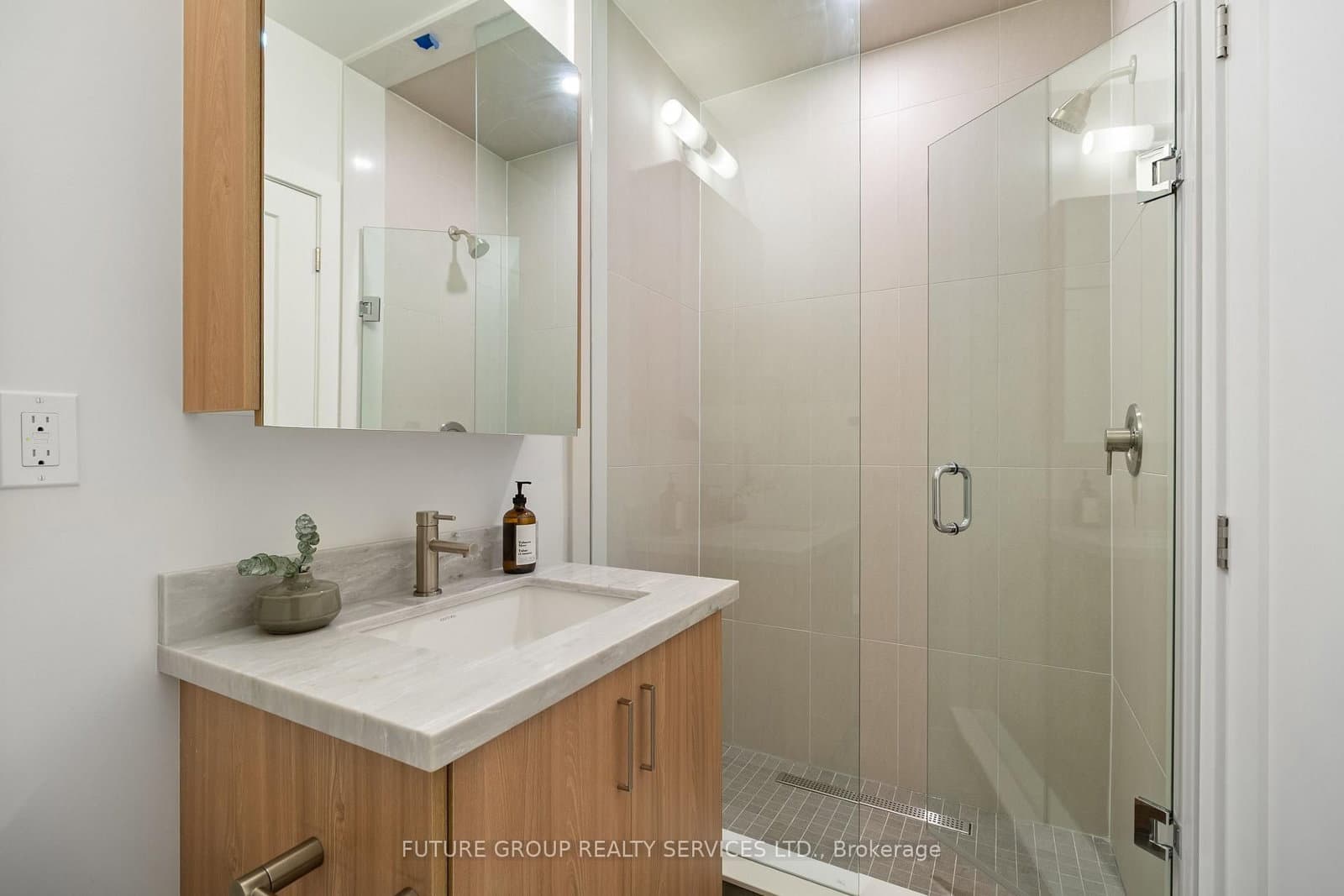 34 Poplar Avenue, Unit Unit 3 thumbnail 24