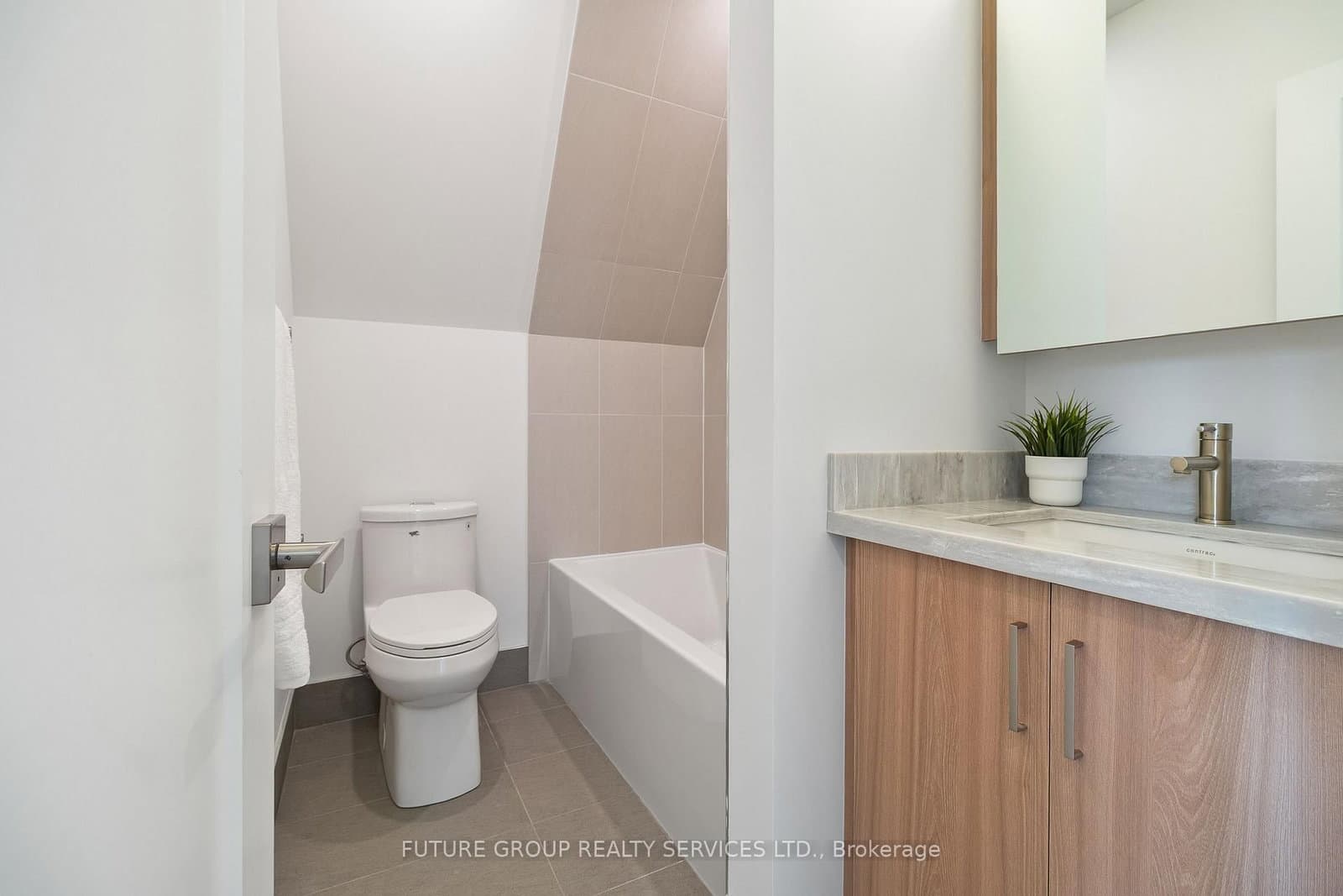 34 Poplar Avenue, Unit Unit 3 thumbnail 33