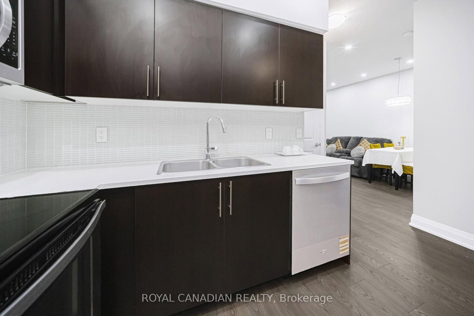 55 Speers Road, Unit 308 thumbnail 17