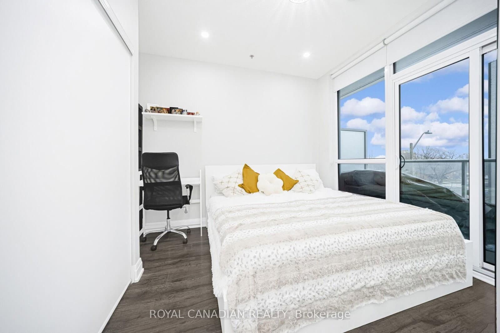55 Speers Road, Unit 308 thumbnail 32